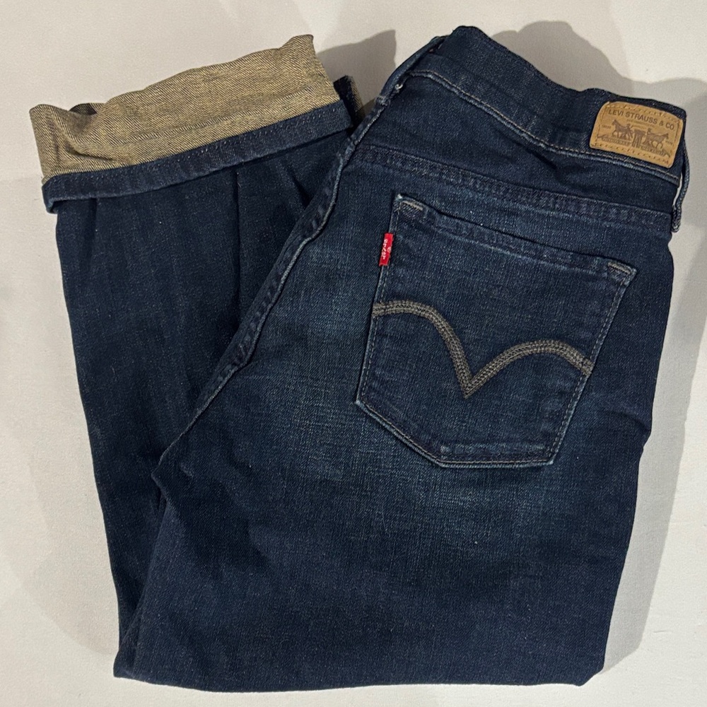 Levi's Dark Blue Capris